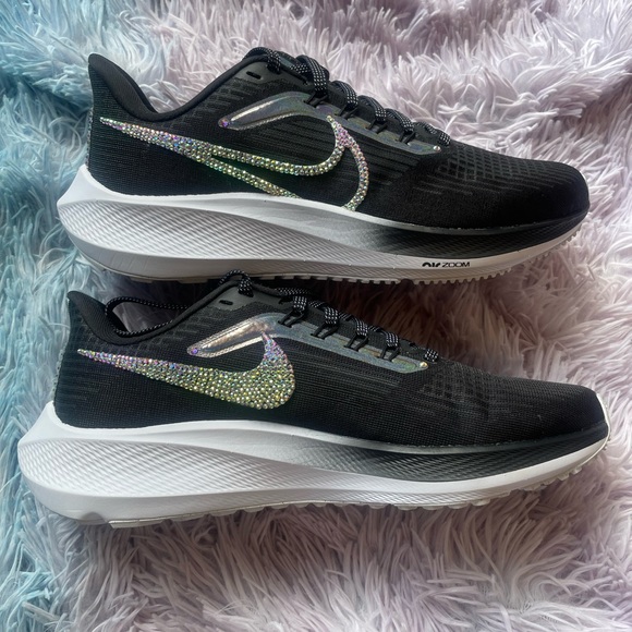 Custom Nikes - Picture 3 of 17